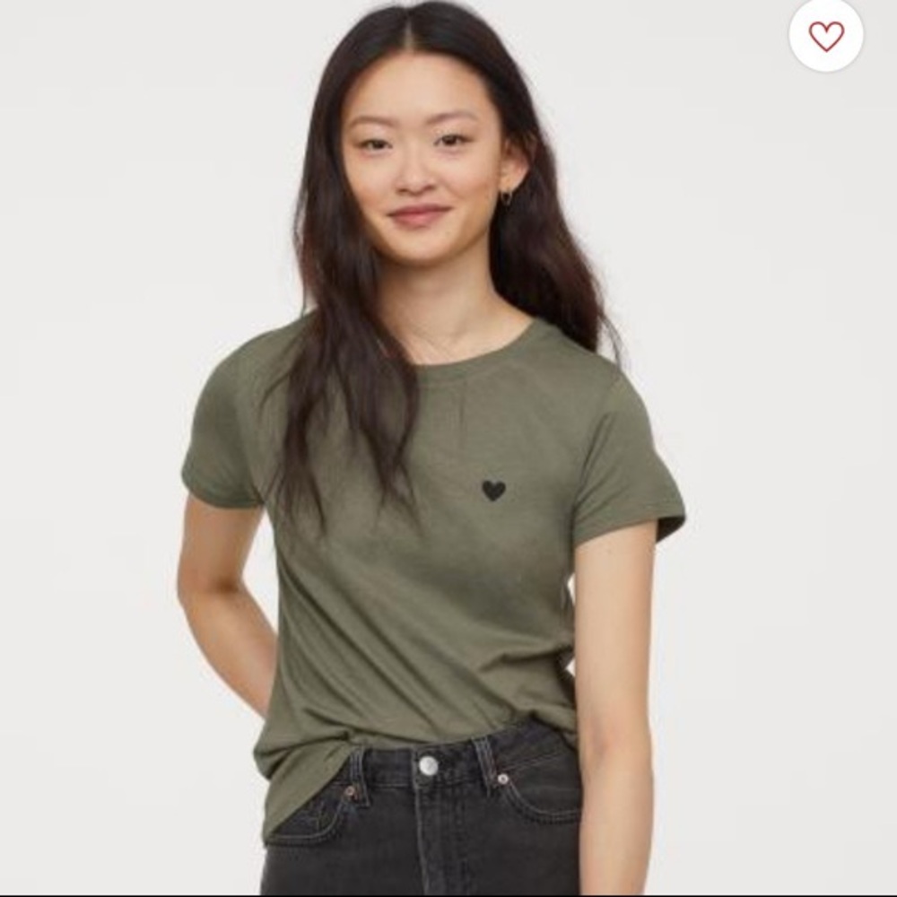 H&M Khaki Green Embroider Heart tee Size XS